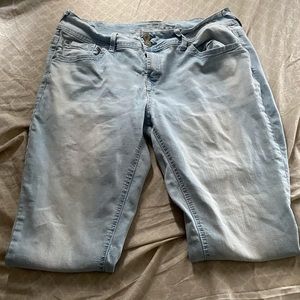 Light wash skinny jeans